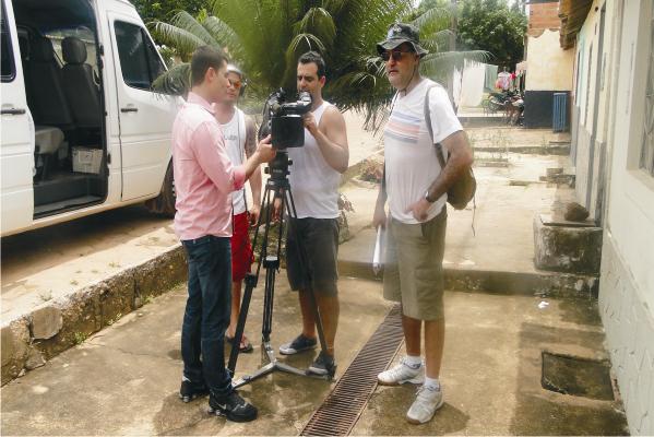 Equipe de produção da Record durante locação no sul do Maranhão