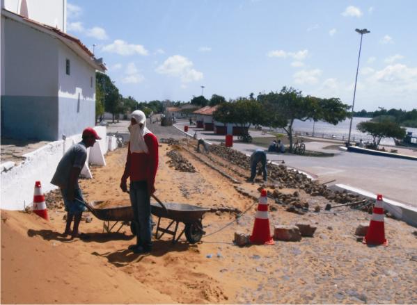 Rua do Mercado Velho está sendo recuperada.