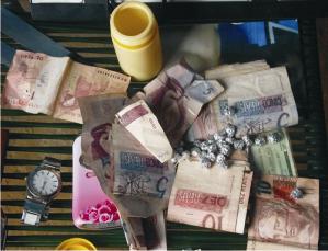 Dinheiro e pedras de crack apreendidos na ação policial realizada em Coelho Neto                                   