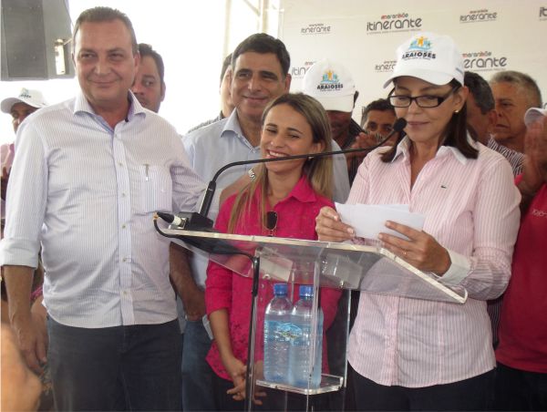 Governadora Roseana Sarney prometeu a estrada de asfalto ligando Araioses a Água Doce.
