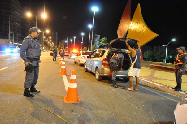 Polícia fiscaliza motoristas e vistoria veículos em vários trechos de São Luís
