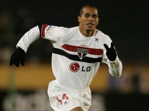 Ídolo do São Paulo e campeão mundial em 2005, Aloísio estava no futebol paranaense